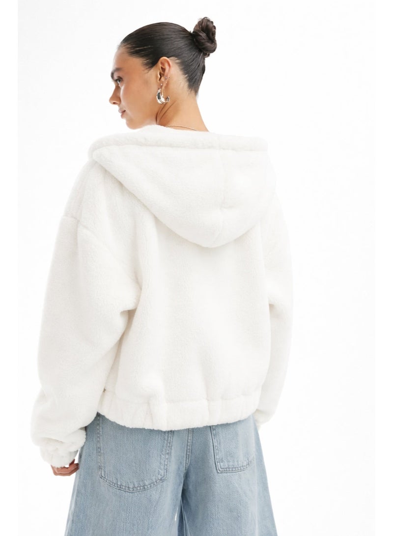 جاكيت نسائي أبيض من الفرو الصناعي الناعم، بغطاء رأس وسحاب أمامي، مناسب للارتداء اليومي في فصل الشتاء - Image 4